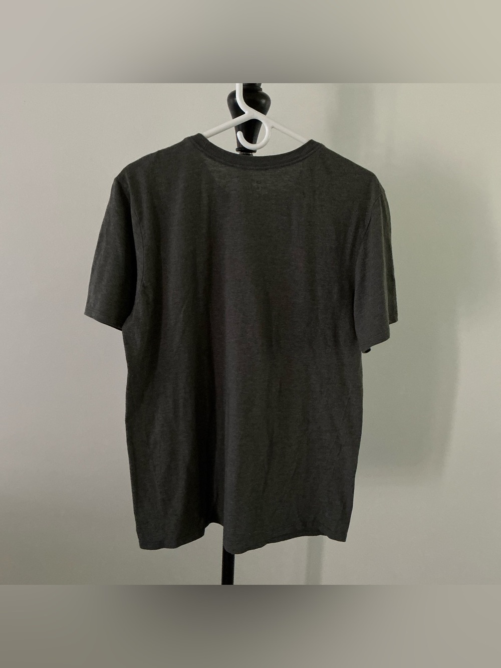 Nike Men’s Dark Gray Athletic-Cut Graphic T-Shirt – Large - Picture 2 of 5